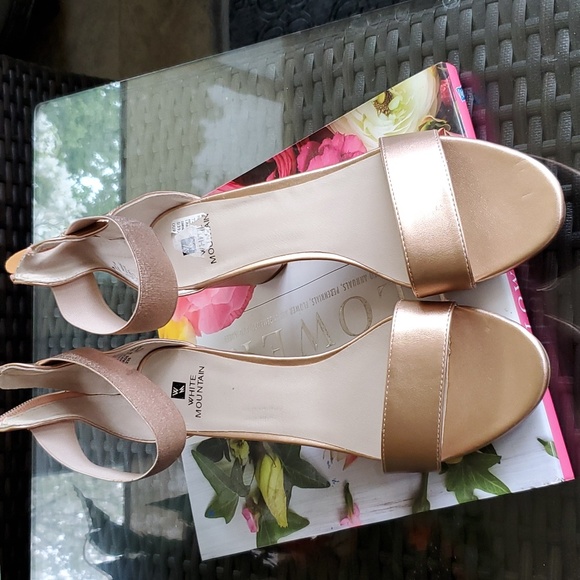 WHITE MOUNTAIN BRONZE SANDALS - Picture 2 of 4